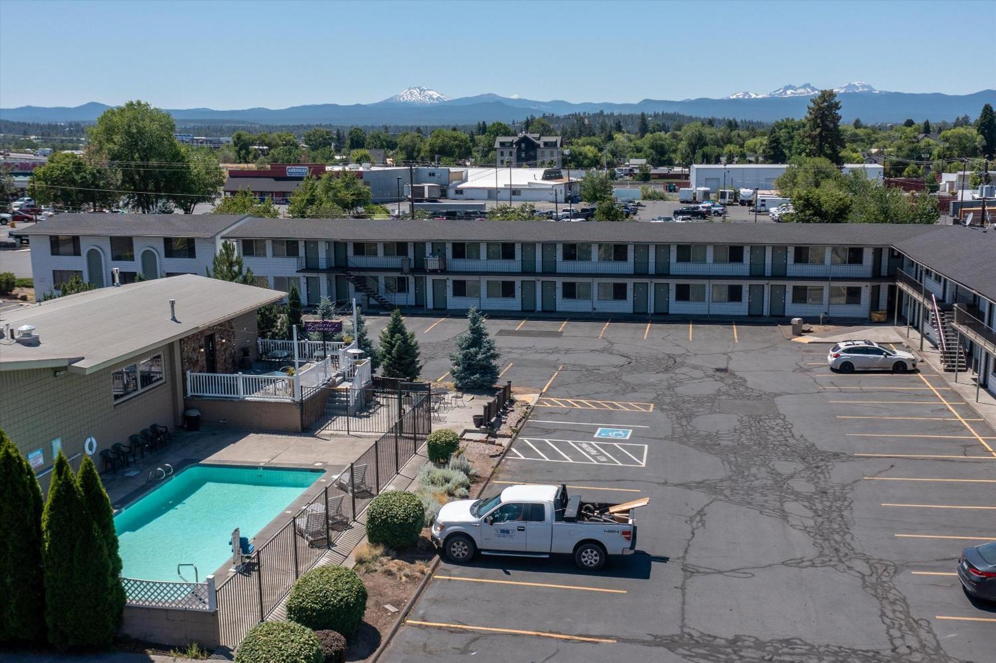Bend Inn & Suites Esterno foto
