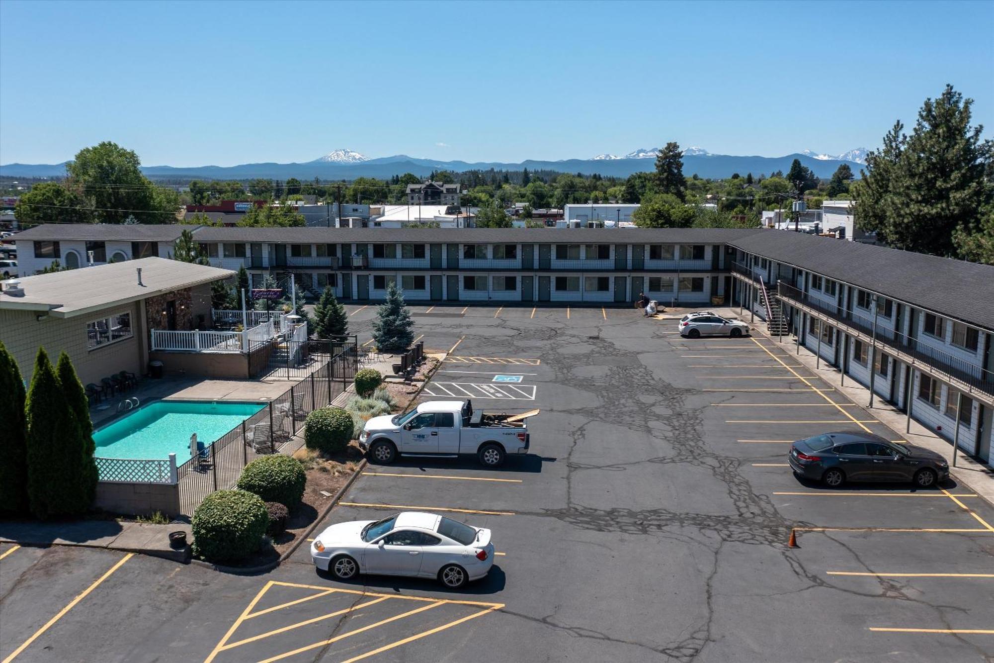 Bend Inn & Suites Esterno foto